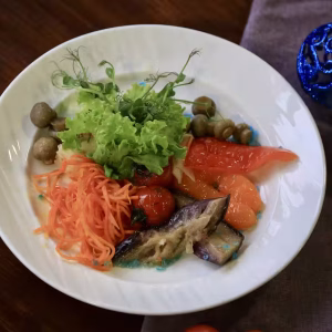 Ассорти из маринованных овощей