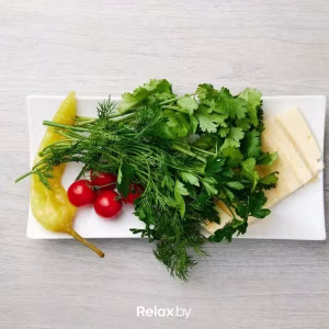 Сыр Брынза с овощами и зеленью